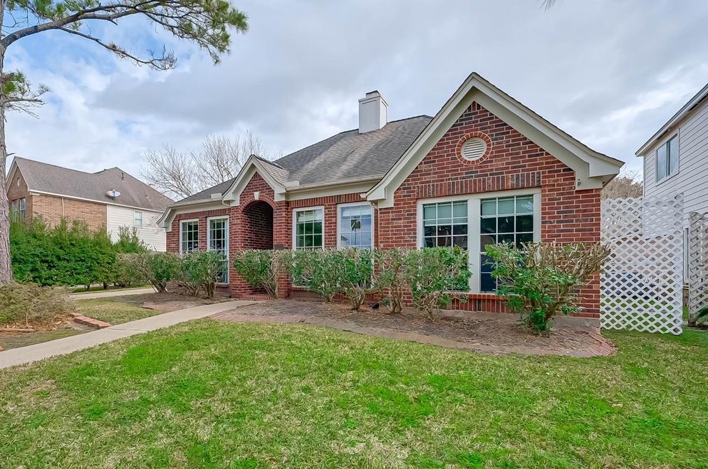 2041 Pembroke Bay Dr, League City, TX 77573