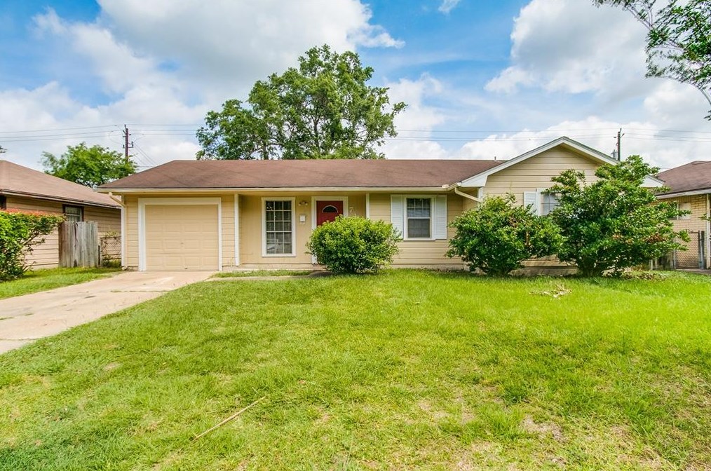 7411 Langley Rd, Houston, TX 77016