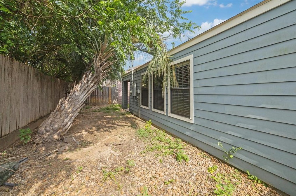 6105 Yale St, Houston TX  77076-3012 exterior