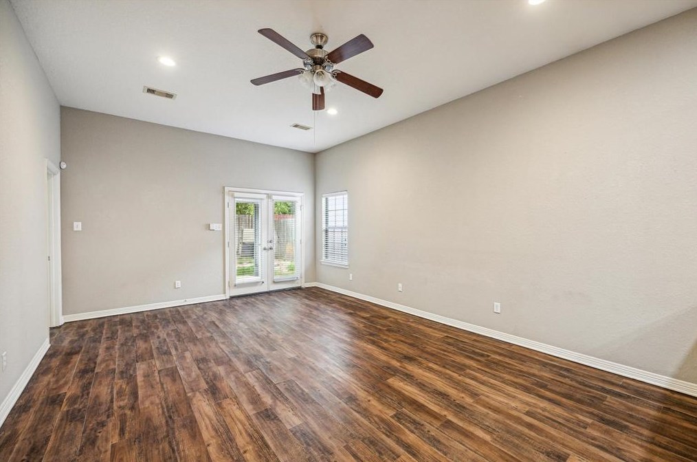 6105 Yale St, Houston TX  77076-3012 exterior