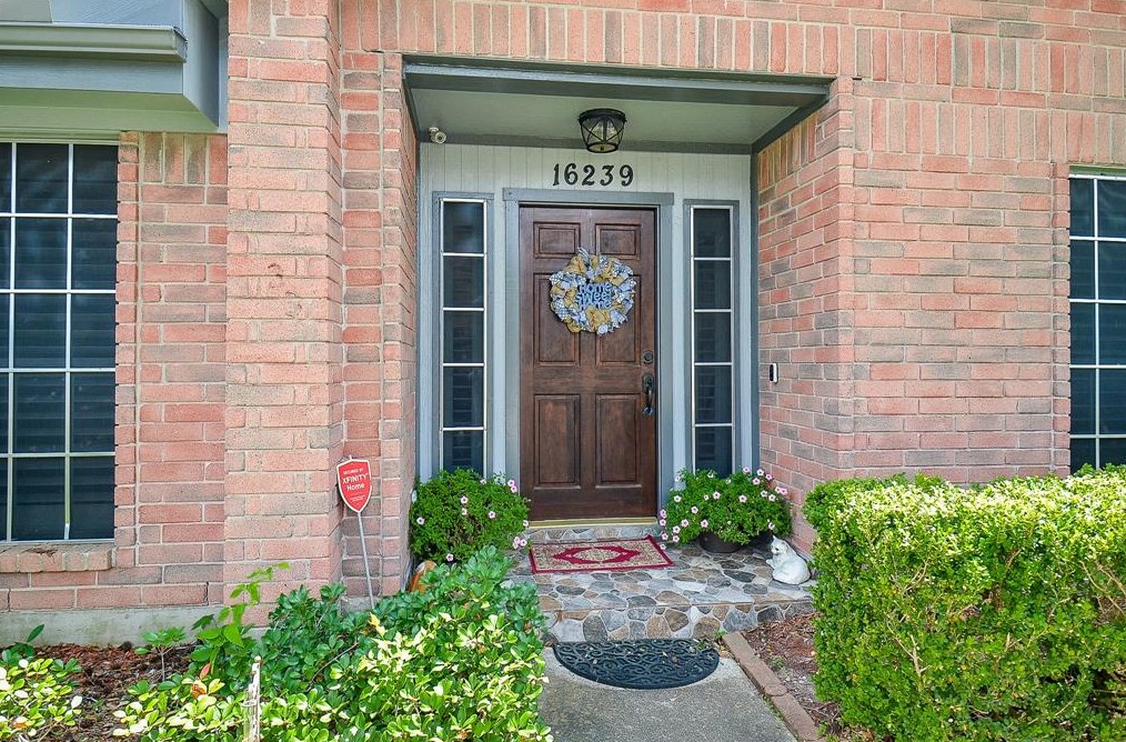 16239 Salida De Sol Dr, Houston TX exterior