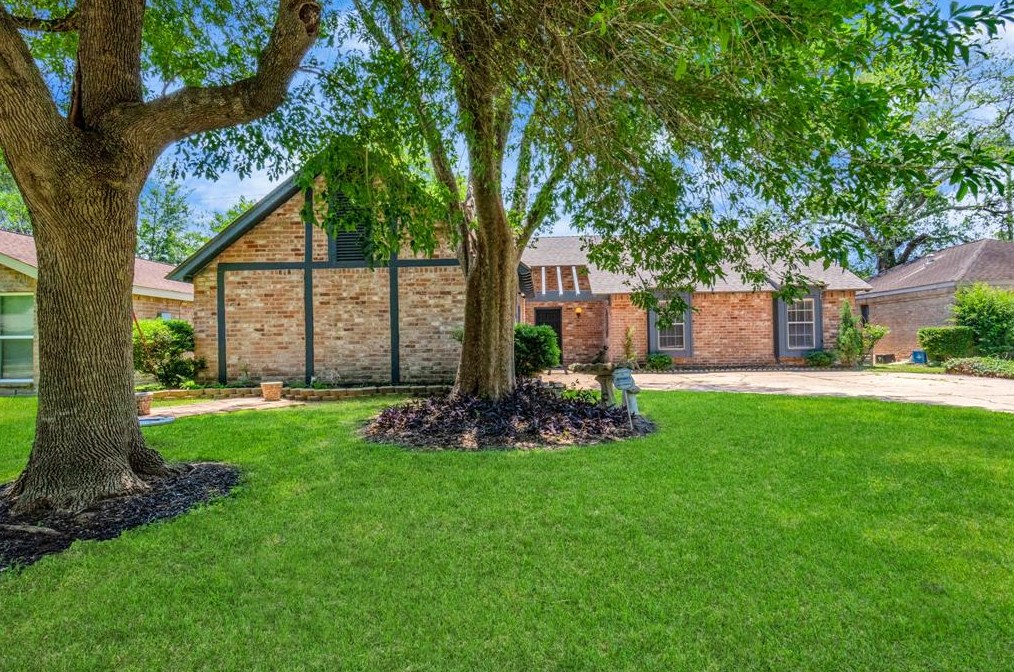 14215 Locke Ln, Houston, TX 77077