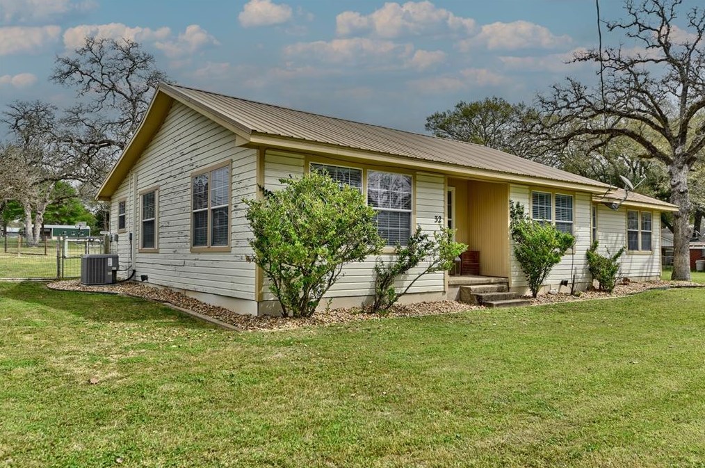 32 Hacienda Rd, Bellvue, TX 77418-3083
