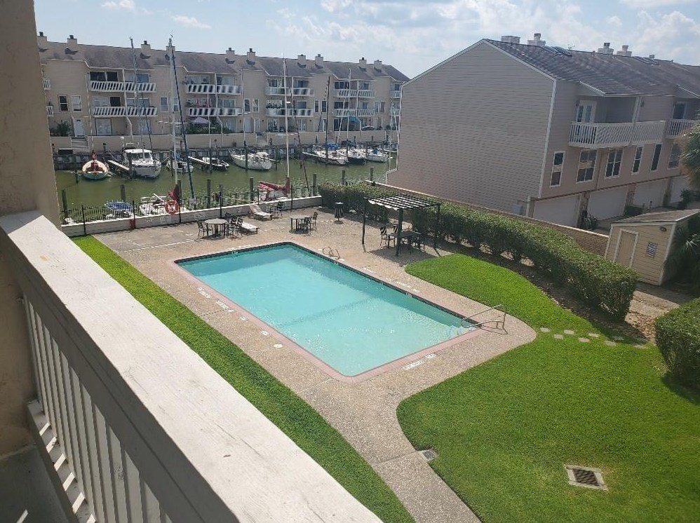 4747 Nasa Pkwy #311, Taylor Lake Village, TX 77586