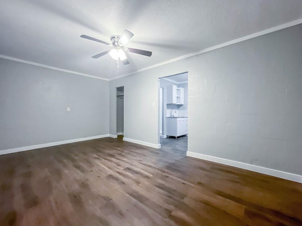 415 Beauregard St, Alvin, TX 77511-2107