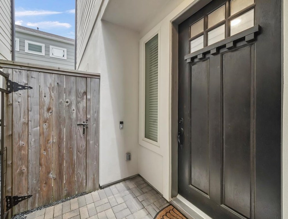 3013 Maxroy St, Houston, TX 77008-6218