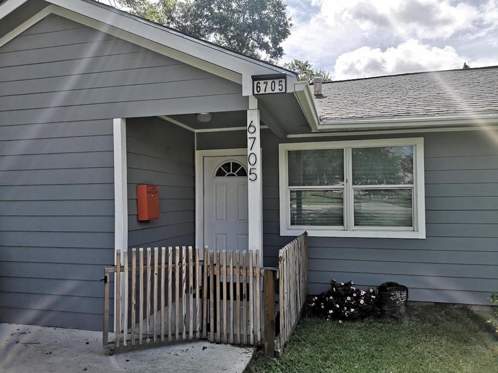 6705 Sherwood Dr, Houston, TX 77021