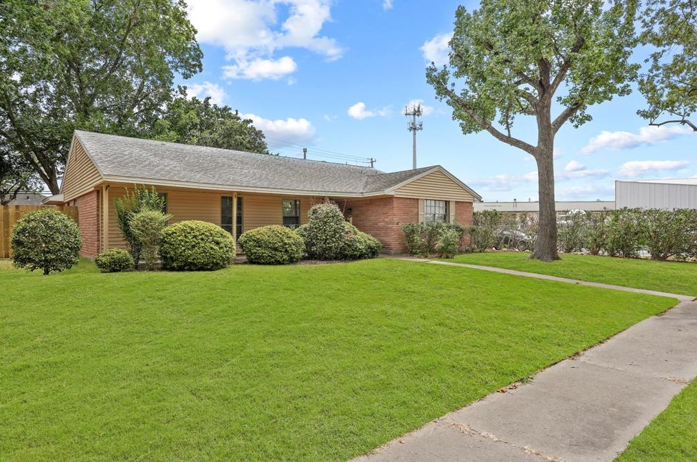 11527 Atwell Dr, Houston, TX 77035