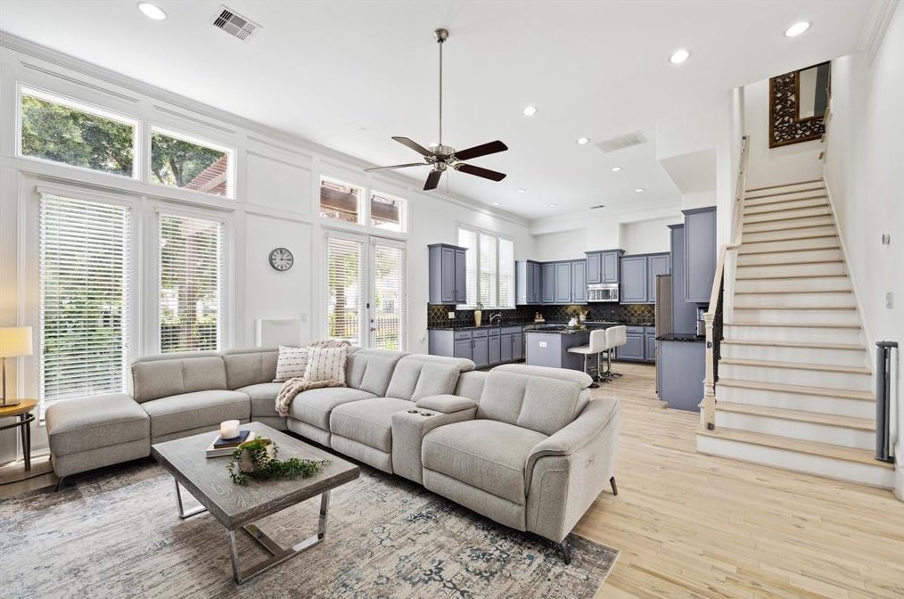 5703 Arabelle Crst, Houston, TX 77007-1295