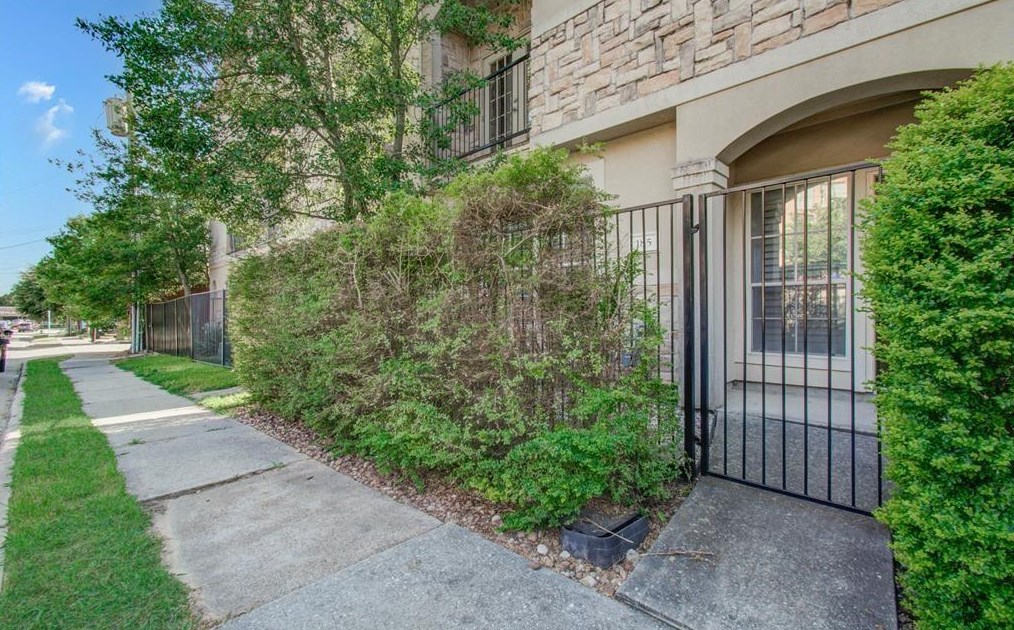 185 Reinicke St, Houston, TX 77007