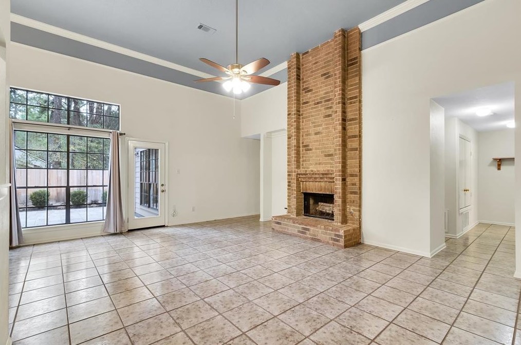 152 Pathfinders Cir, Spring TX  77381-3001 exterior