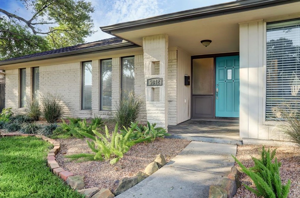 5842 Paisley St, Houston, TX 77096