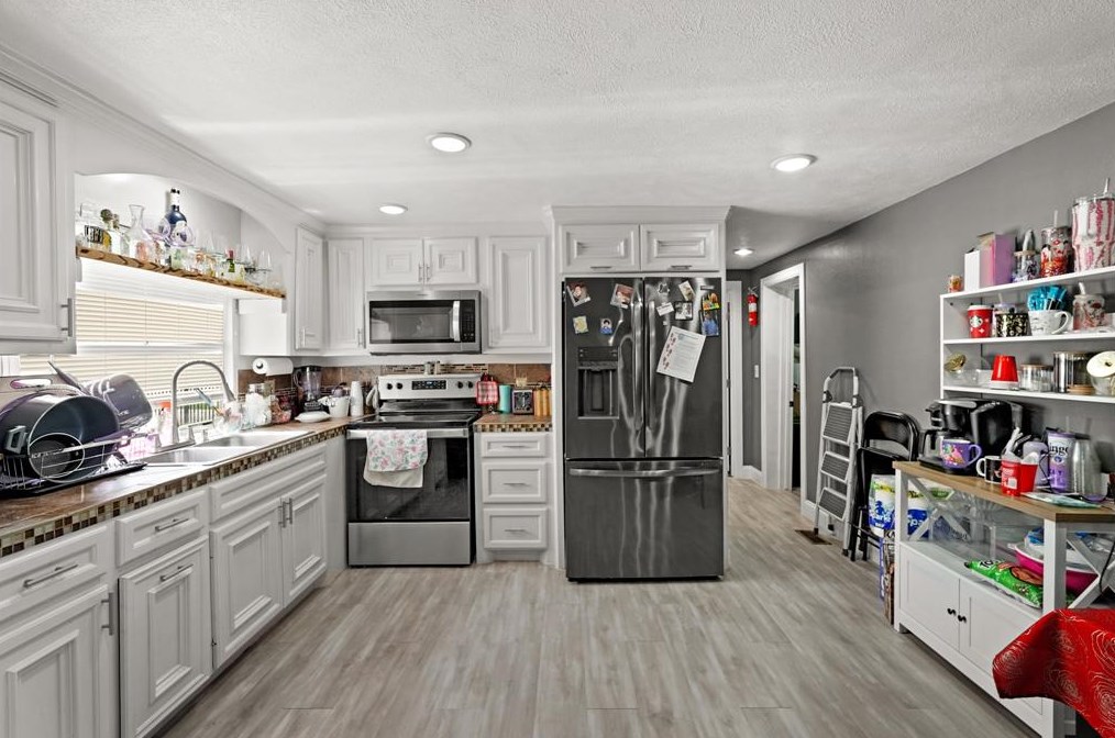 718 Manor St, Houston, TX 77015-4136