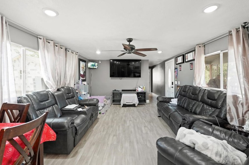 718 Mnr St, Houston TX  77015-4136 exterior