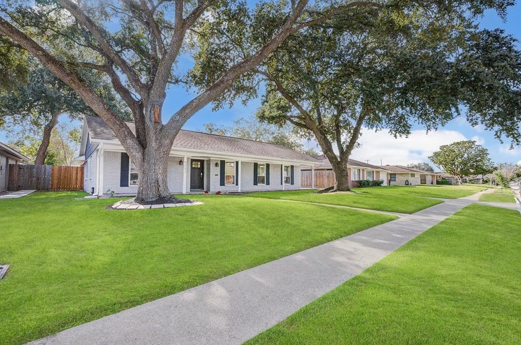 5231 Benning Dr, Houston, TX 77035