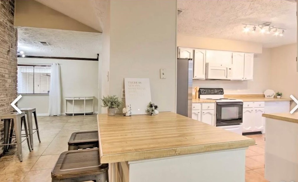 16131 Ridgegreen Dr, Houston TX  77082-1318 exterior