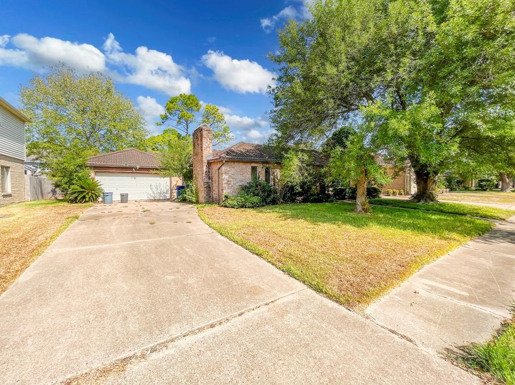 7310 San Ramon Dr, Houston, TX 77083-4520