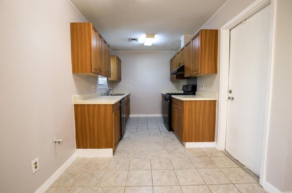 5705 Arthington St, Houston TX  77053-3005 exterior