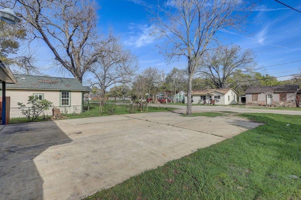 207 Smith St, Richwood, TX 77531