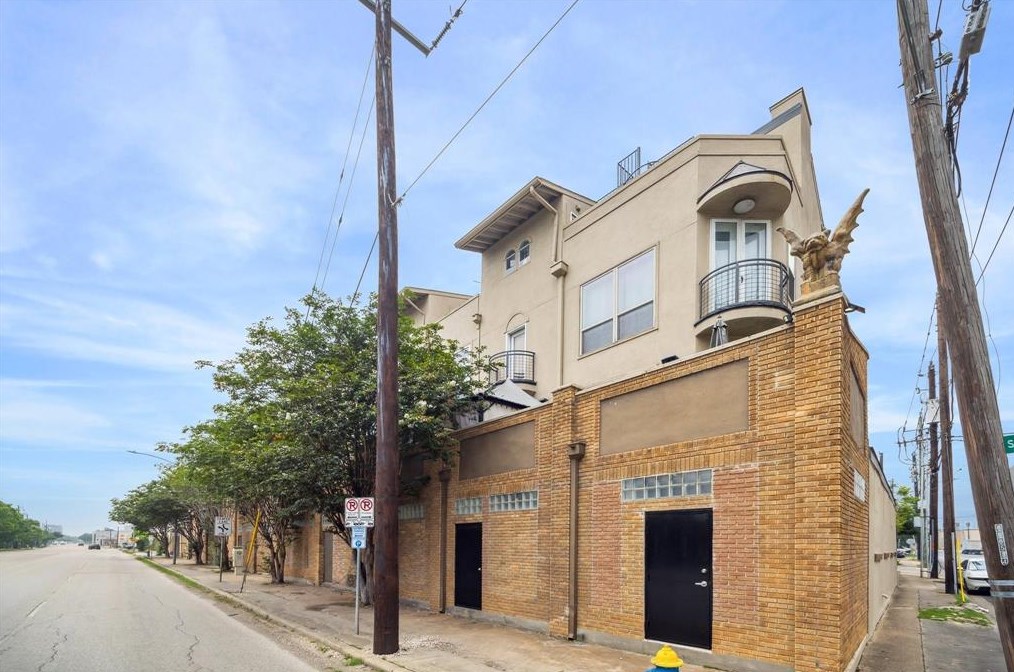 2602 Washington St, Houston TX  exterior