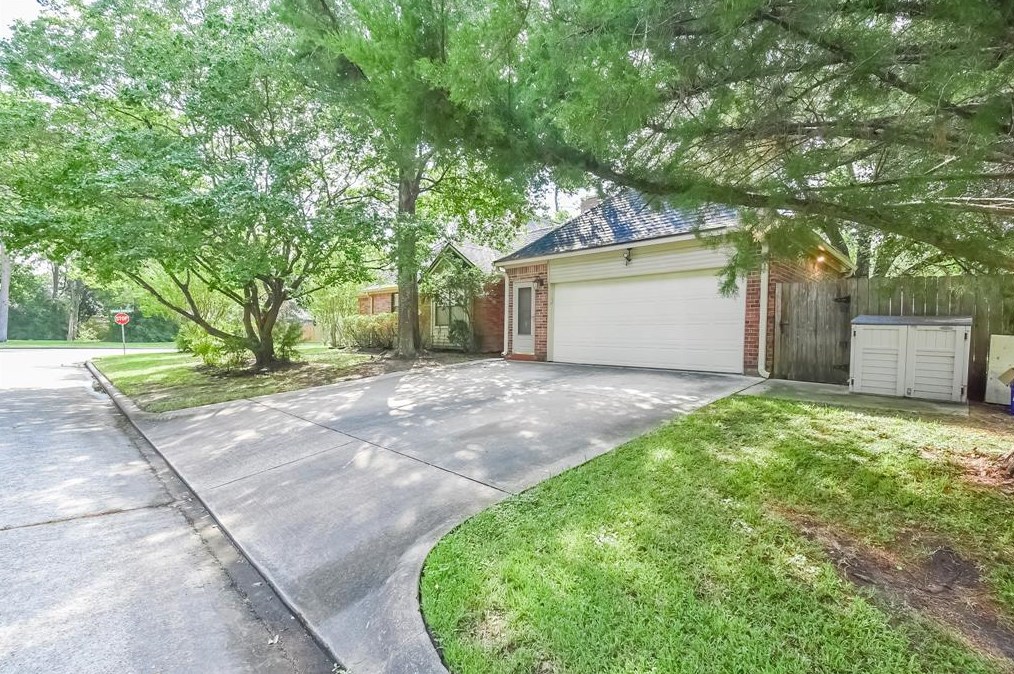 15411 Terrace Oaks Dr, Houston, TX 77068-2016