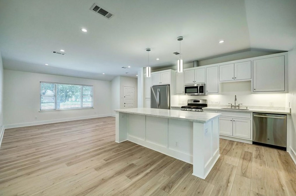 2003 Chantilly Ln, Houston TX  77018-4005 exterior