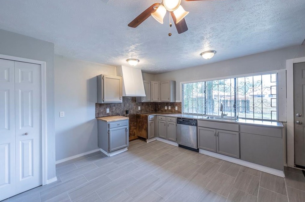14106 Meyersville Dr, Houston, TX 77049-4027