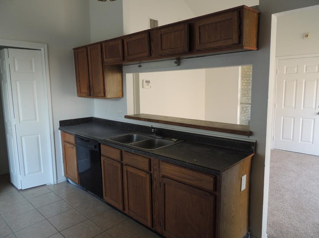 5731 Lycomb Dr, Houston TX  77053-3574 exterior