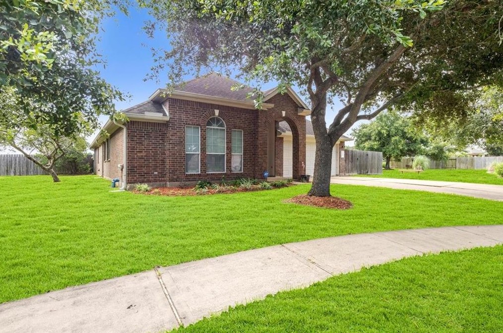 1901 Orchard Frost Dr, Pearland, TX 77581
