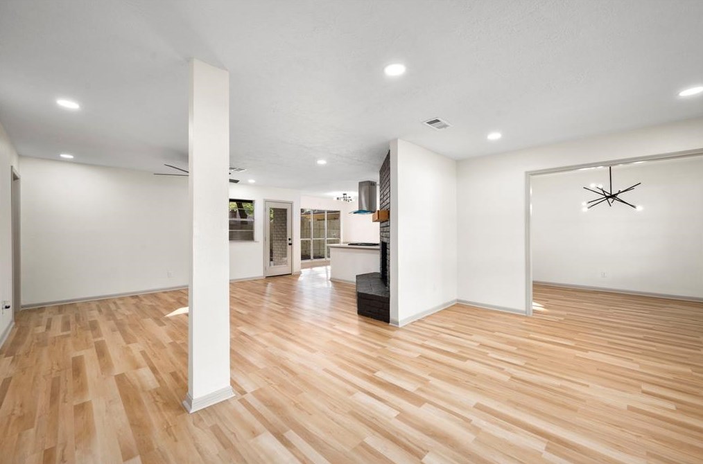 16122 Rill Ln, Houston, TX 77062-5029