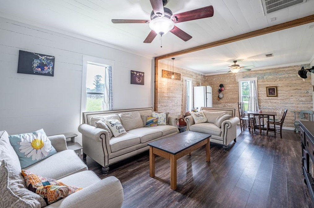 1903 Tigerpoint Rd, Brenham, TX 77833