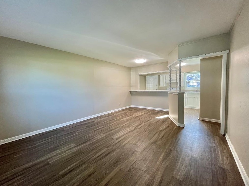 1733 W 8th St, Jones Creek, TX 77541