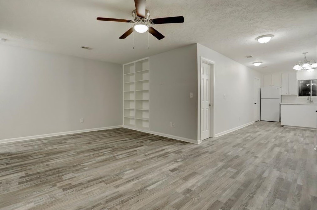 1901 Bahama Dr, Taylor Lake Village, TX 77586