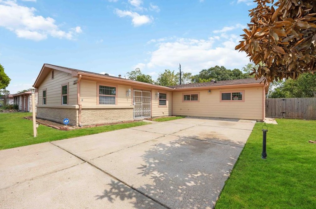 5303 Jorns St, Houston, TX 77045-5027
