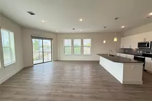 641 W Crosstimbers St, Houston, TX 77018 - Photo 2