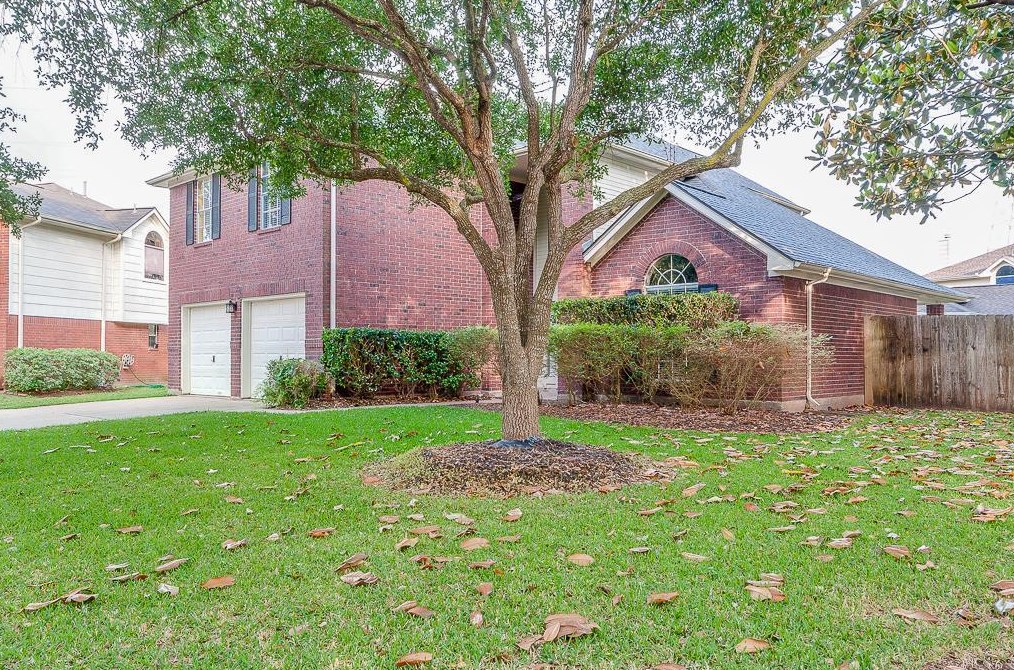 202 S Meadows Ct, Sugar Land, TX 77479