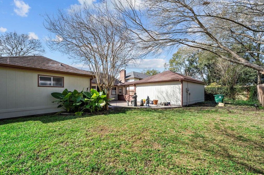 14927 Sun Harbor Dr, Houston, TX 77062-2827