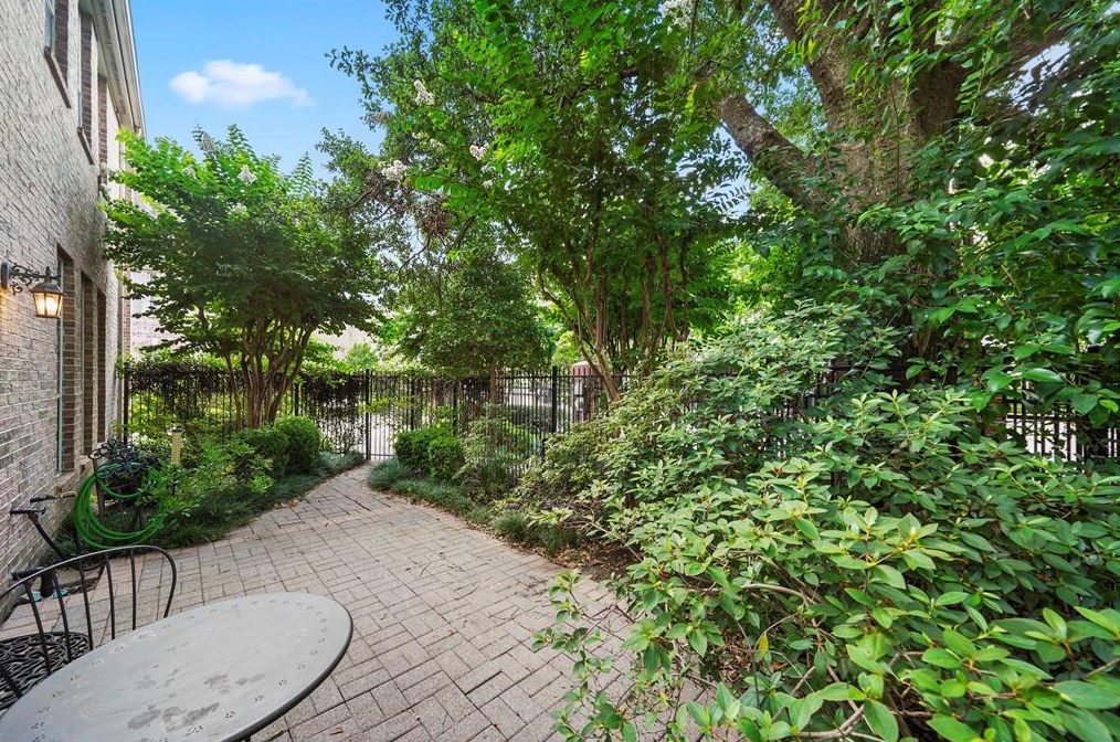 2603 Lane Dr, Houston, TX 77027-4944
