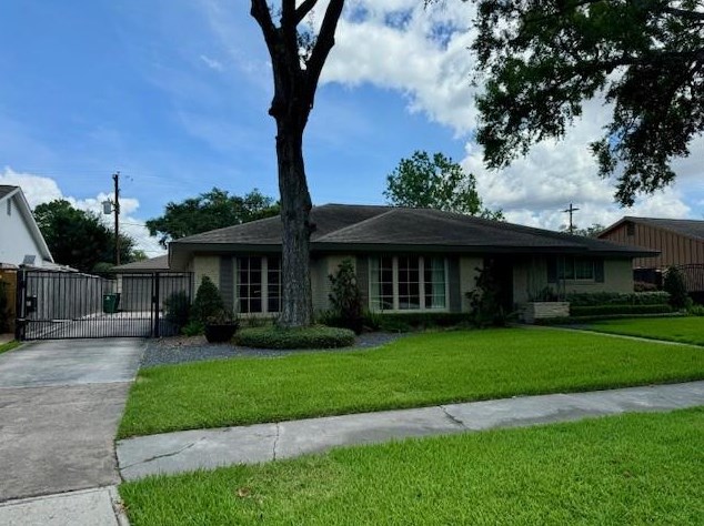 5610 Valkeith Dr, Houston, TX 77096