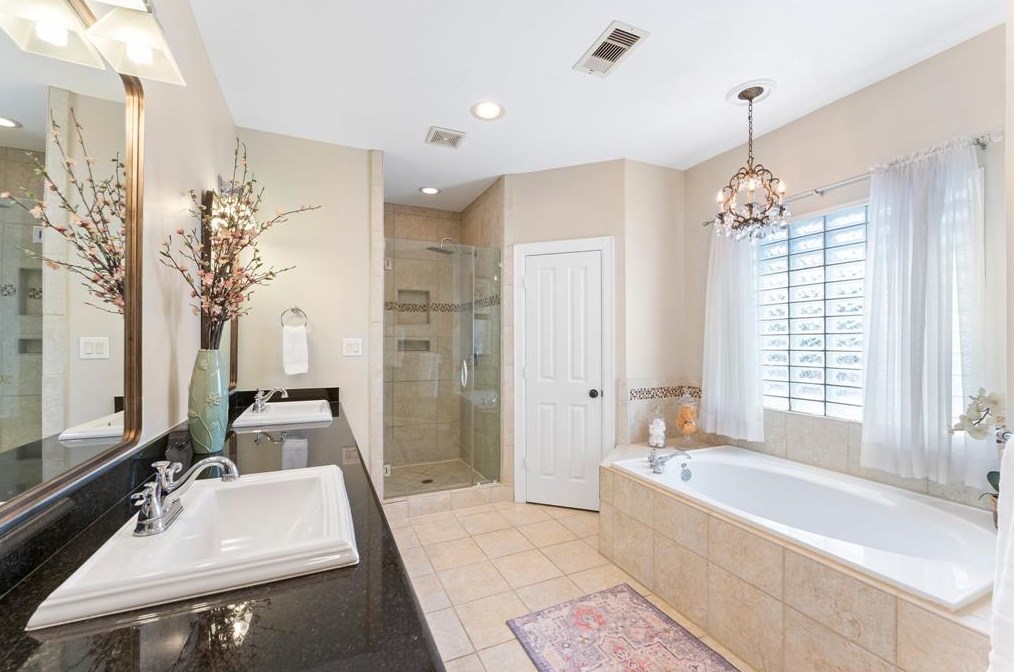 1534 Waverly, Houston TX  77007-1442 exterior