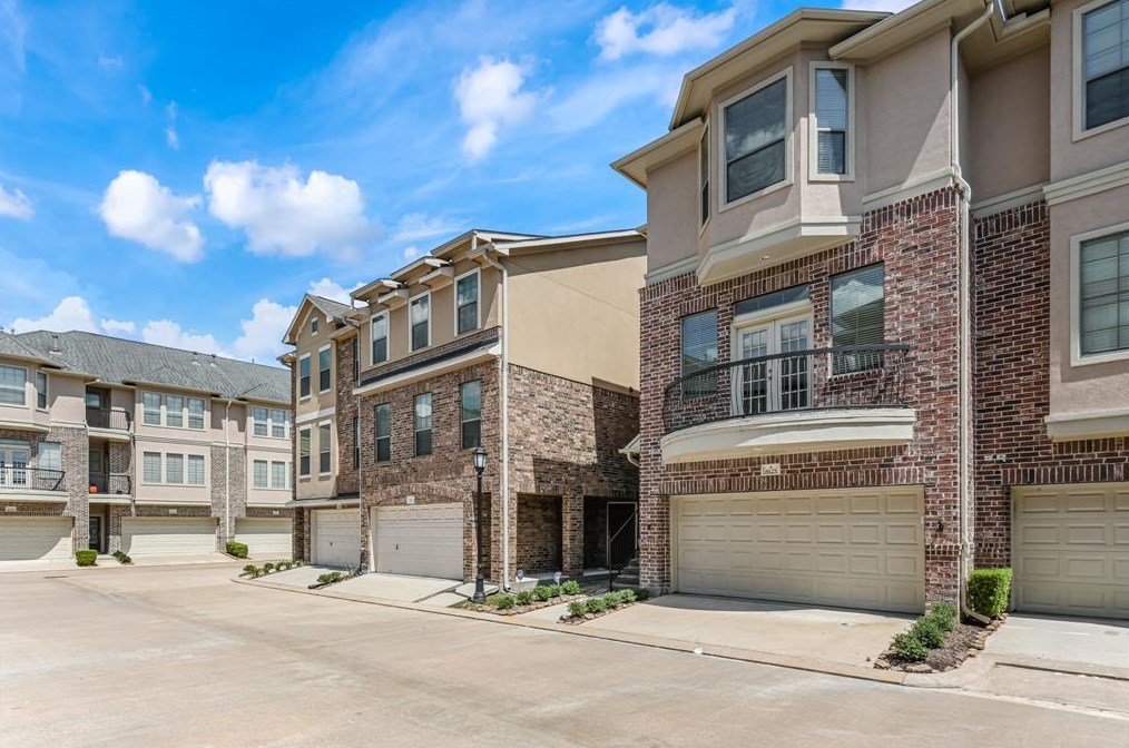 8125 Estes Glen Ln, Houston, TX 77040