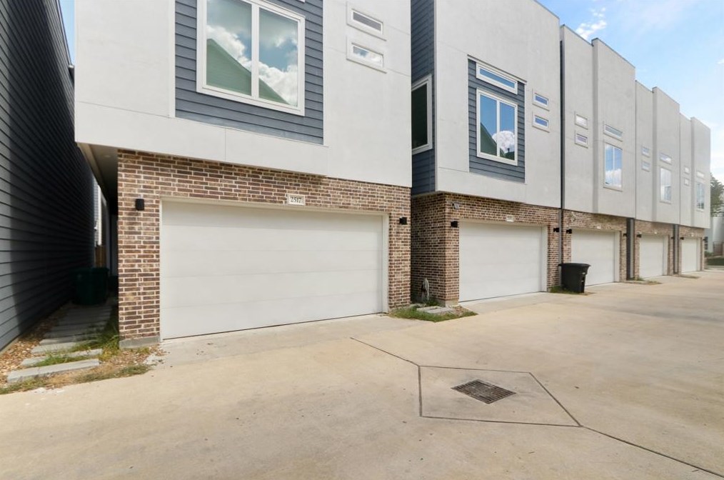 2517 Hollister St, Houston, TX 77080