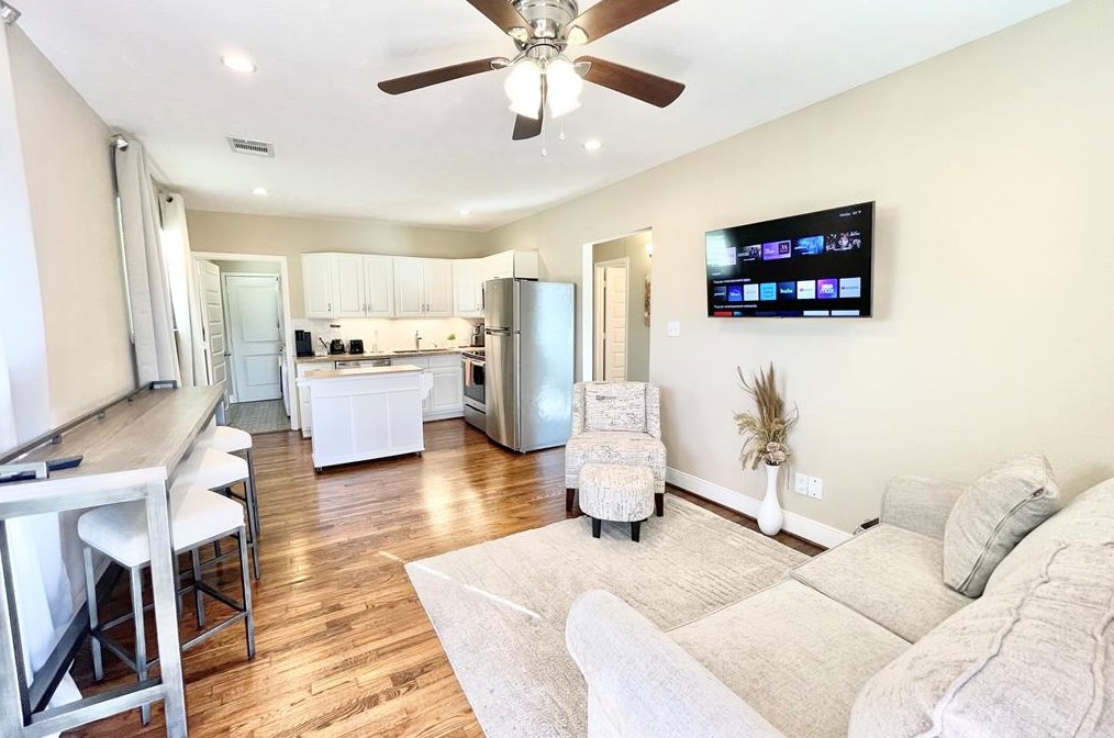 3015 Stonewall St, Houston TX  77020-8229 exterior