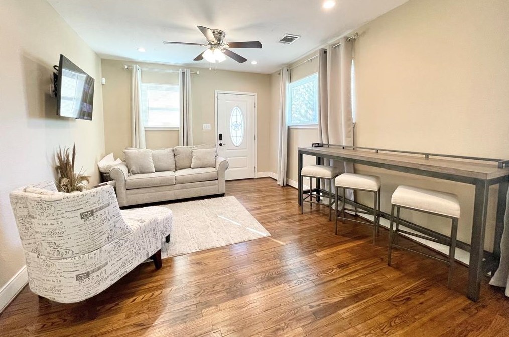 3015 Stonewall St, Houston, TX 77020