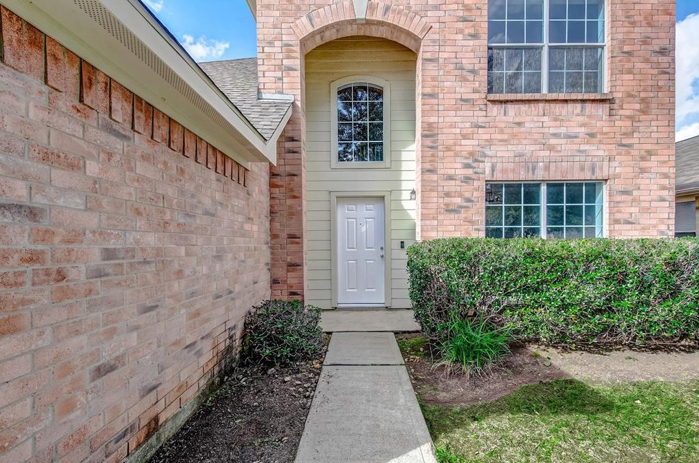 1910 Adobe Falls Dr, Spring TX  77388-7502 exterior