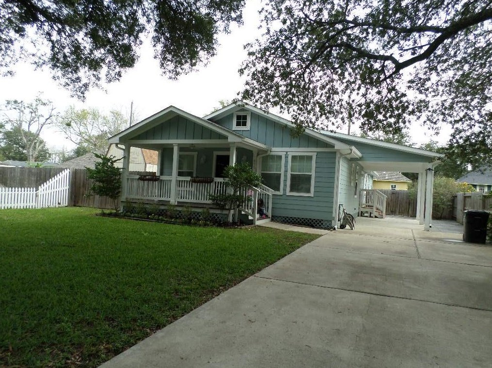 922 Dollins St, Katy, TX 77493