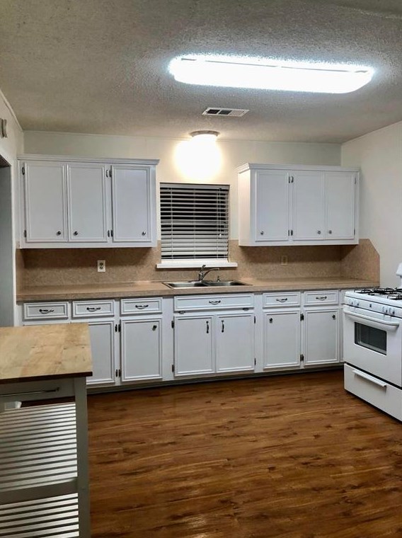12031 N L St, Morgans Point, TX 77571