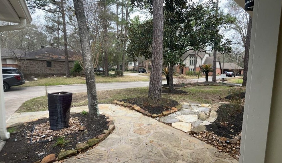 2 Bayleaf Ln, Spring TX  77380-1476 exterior