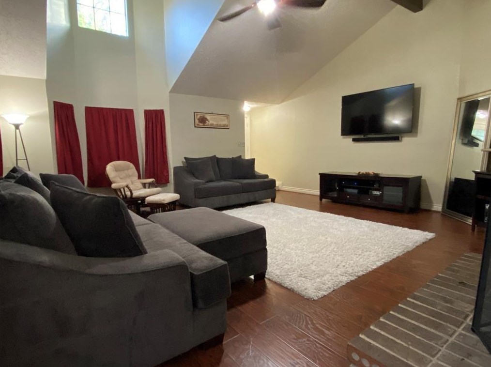 1915 Creek Valley Ln, Sugar Land, TX 77478