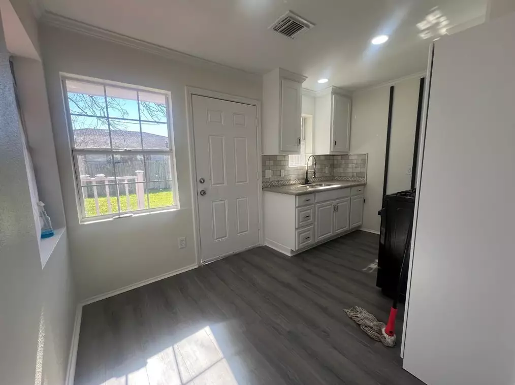 4924 Wilmington St, Houston TX  77033-4133 exterior